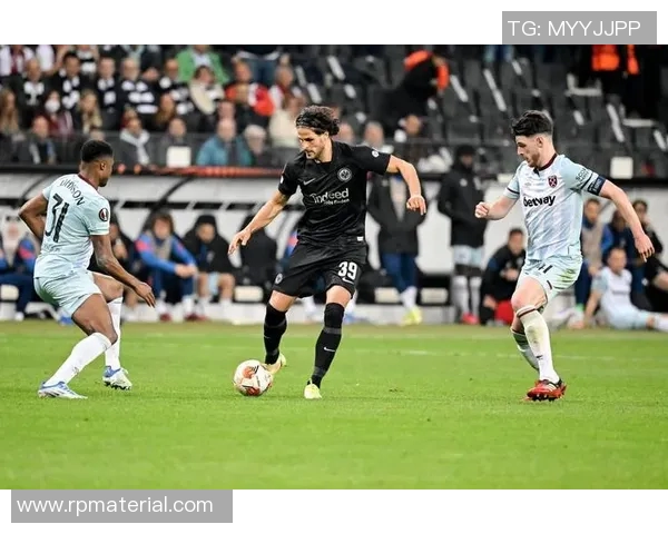 用法兰克福队演绎传奇,德甲比赛中惊艳一夜