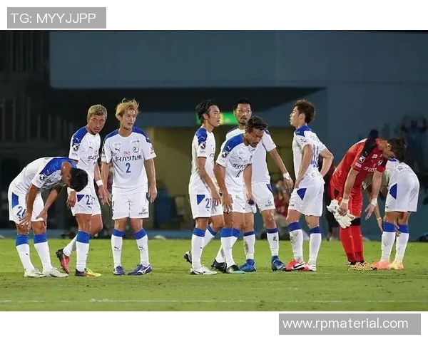 琉球足球队迎战太阳神球队展开激烈对决,争夺宝贵积分与荣誉 琉球足球队迎战太阳神球队展开激烈对决,争夺宝贵积分与荣誉