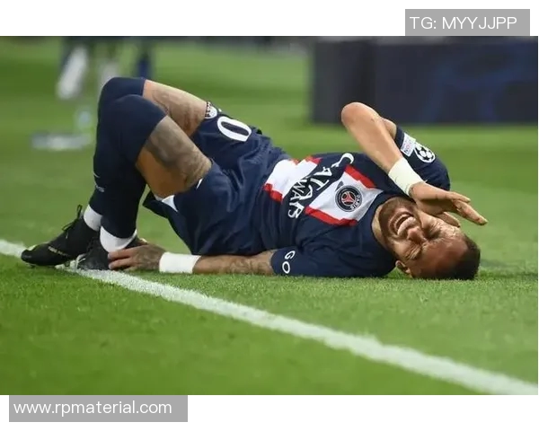 内马尔本赛季第五次受伤巴黎欧冠前景面临严峻挑战 内马尔本赛季第五次受伤巴黎欧冠前景面临严峻挑战