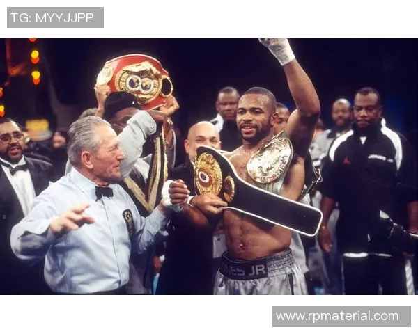 泰森与小罗伊琼斯巅峰对决直播盛况回顾与精彩瞬间分析